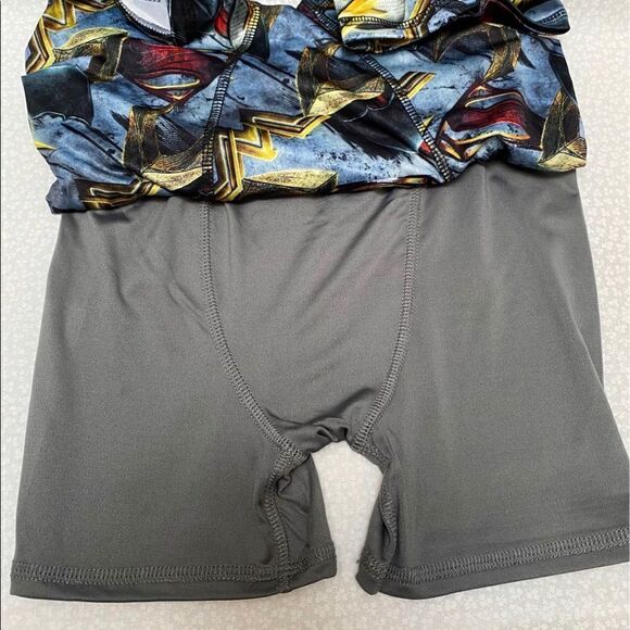 DC JUSTICE LEAGUE Size 8 -2 Boys Boxer Briefs NWT - Picture 2 of 7
